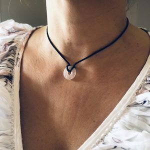 L'assistance du quartz rose-collier