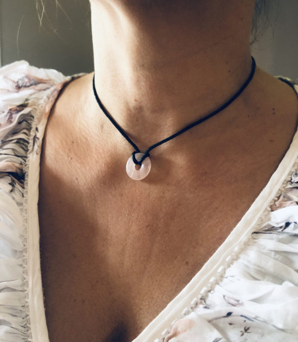 L'assistance du quartz rose-collier