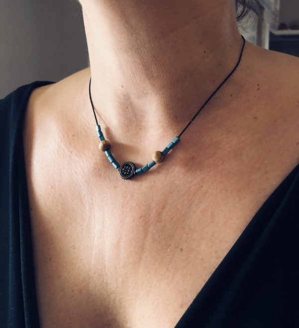 Le bois et la matière-collier turquoise