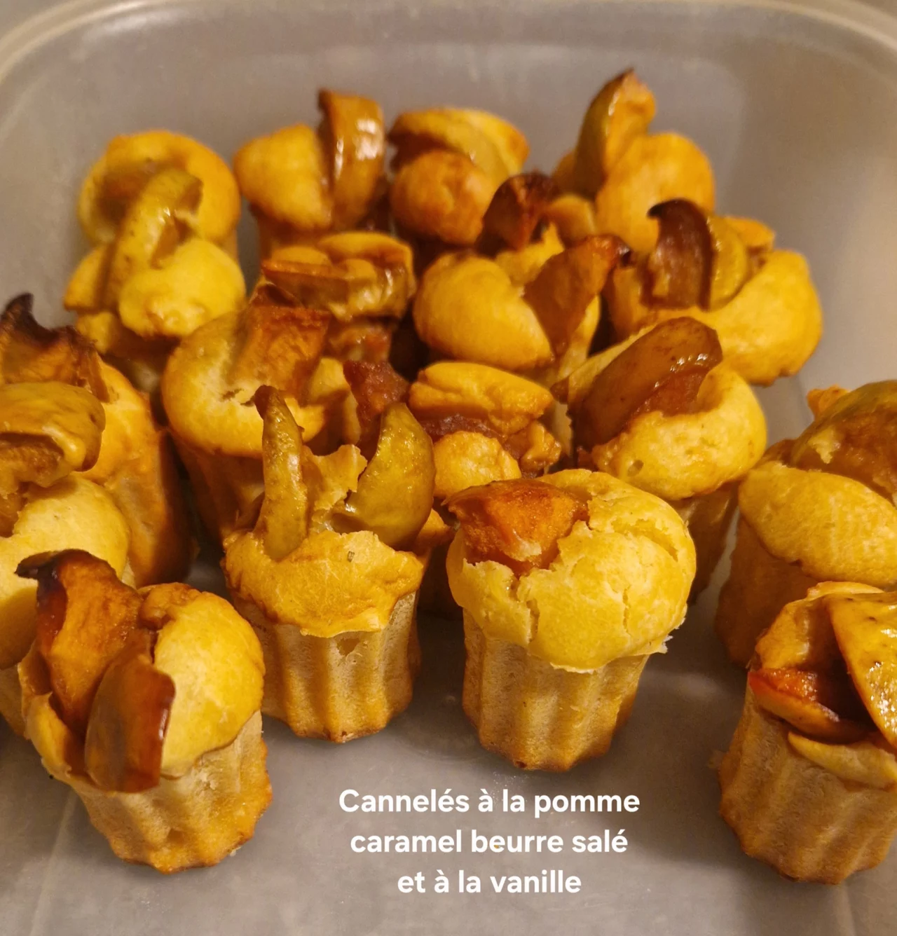 Cannelés à la pommes caramel beurre salé et à la vanille