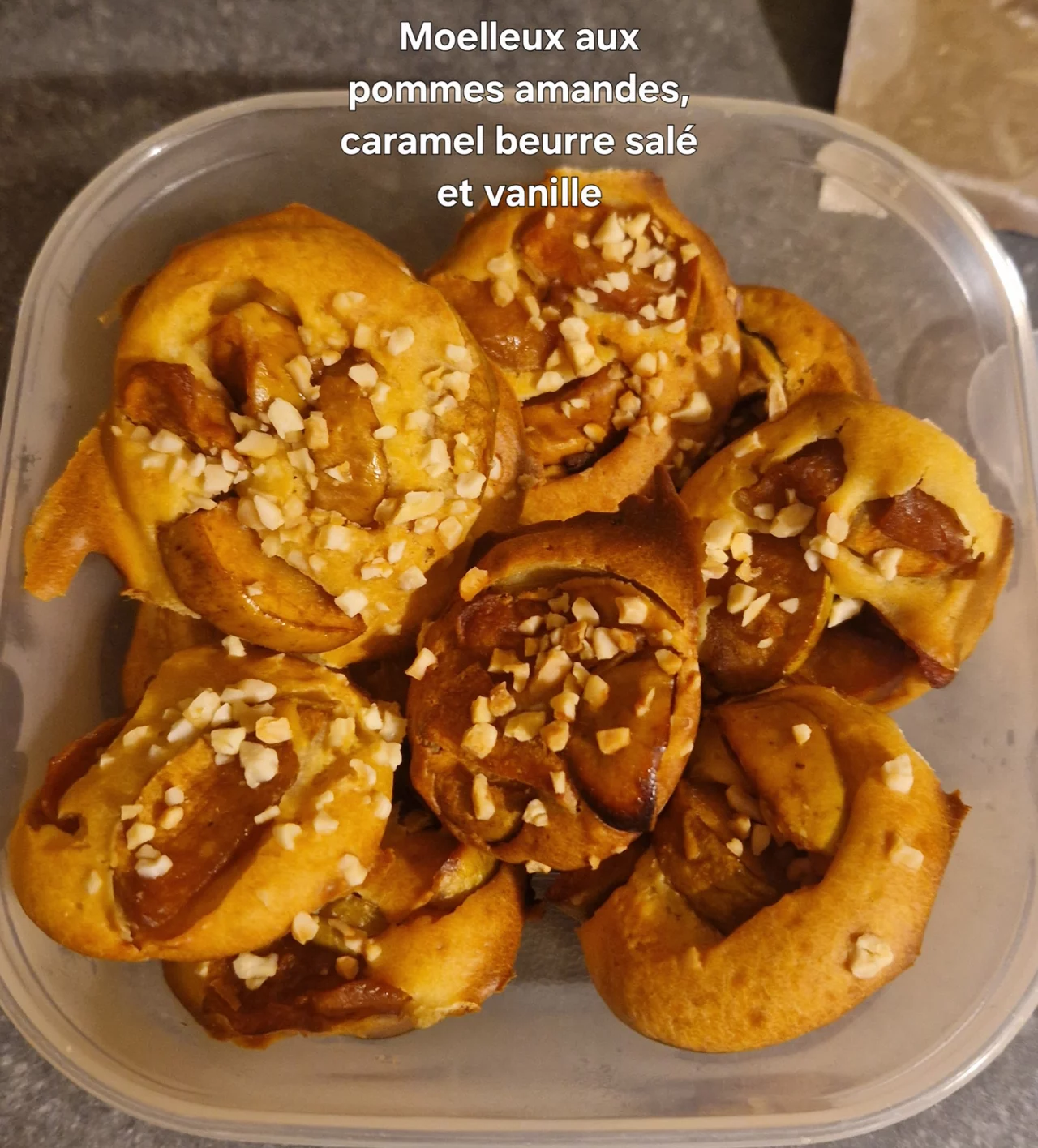 Moelleux aux pommes amandes caramel beurre salé et vanille