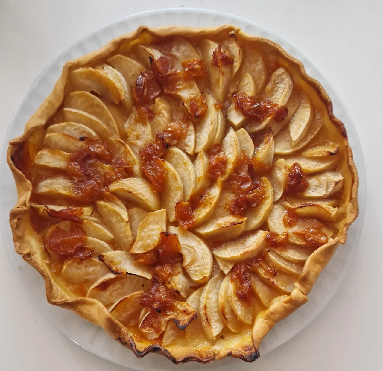 Tarte au pommes et caramel beurre salé